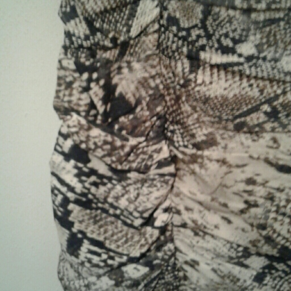 Dresses - Picture 4 of 7